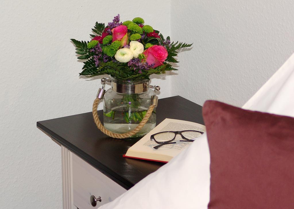 Krummhörn Hotel Garni Landhaus Uttum מראה חיצוני תמונה
