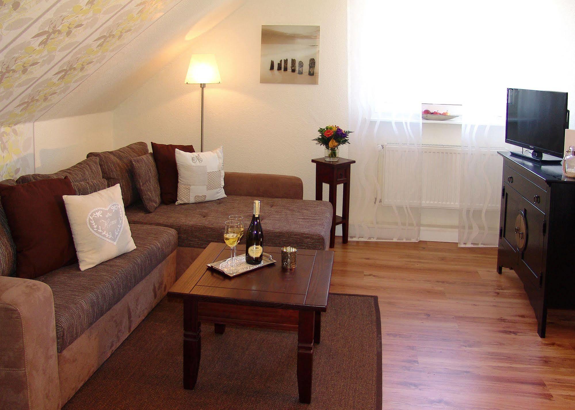Krummhörn Hotel Garni Landhaus Uttum מראה חיצוני תמונה