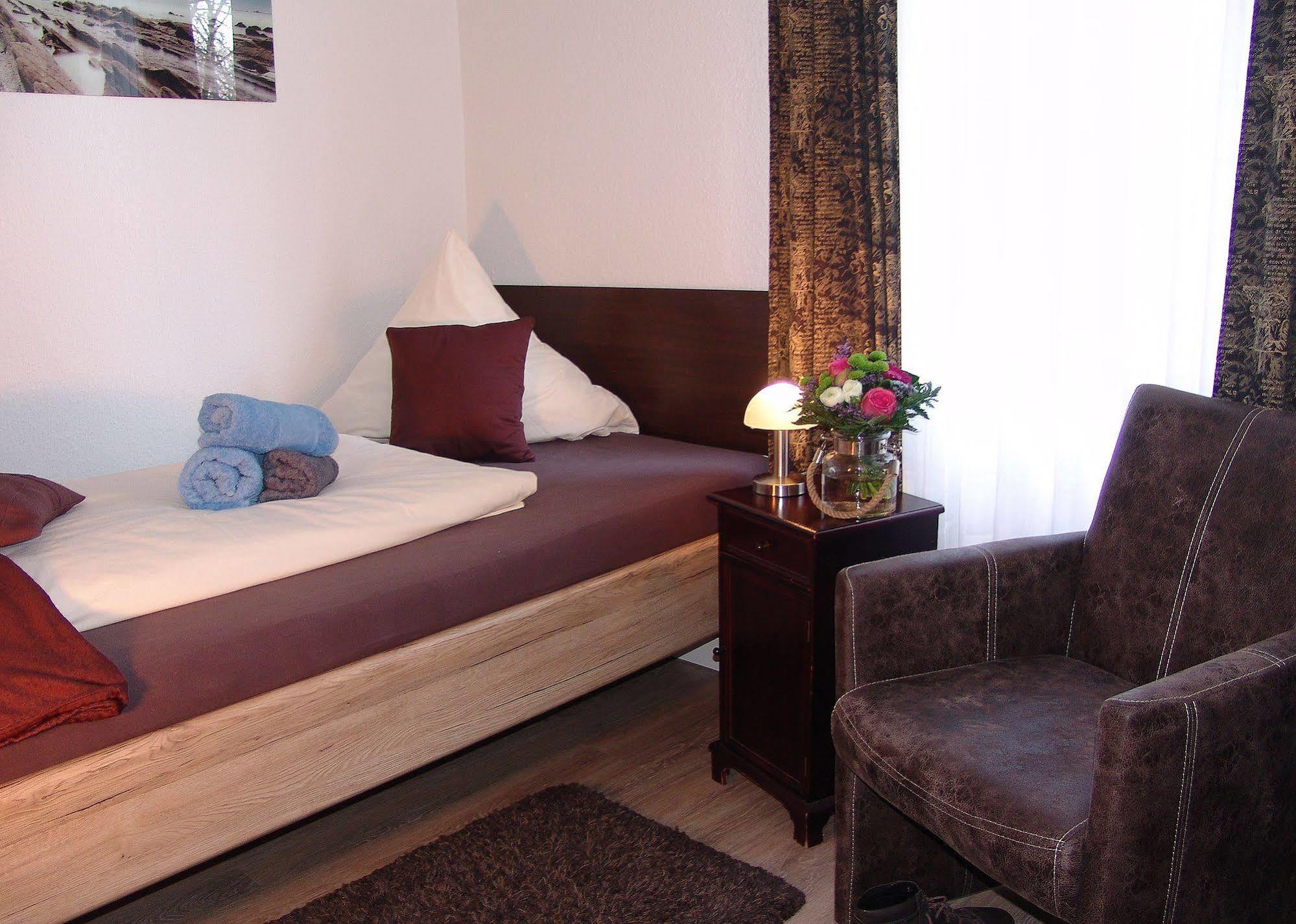 Krummhörn Hotel Garni Landhaus Uttum מראה חיצוני תמונה