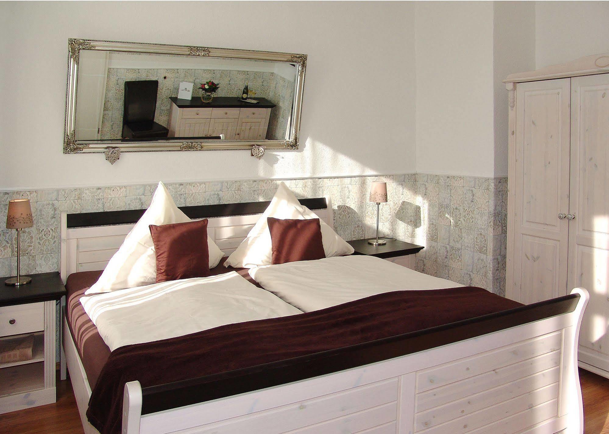 Krummhörn Hotel Garni Landhaus Uttum מראה חיצוני תמונה