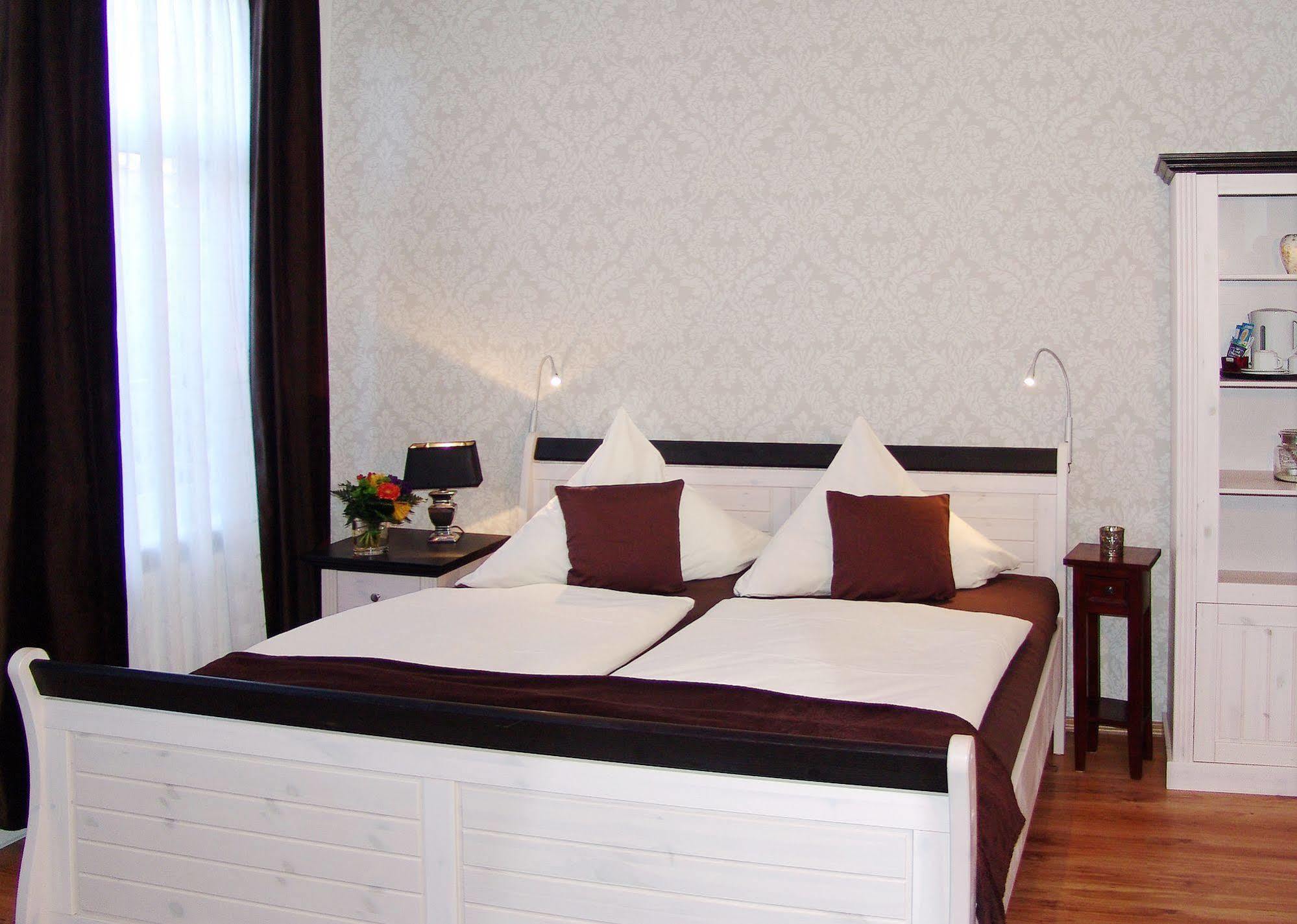 Krummhörn Hotel Garni Landhaus Uttum מראה חיצוני תמונה