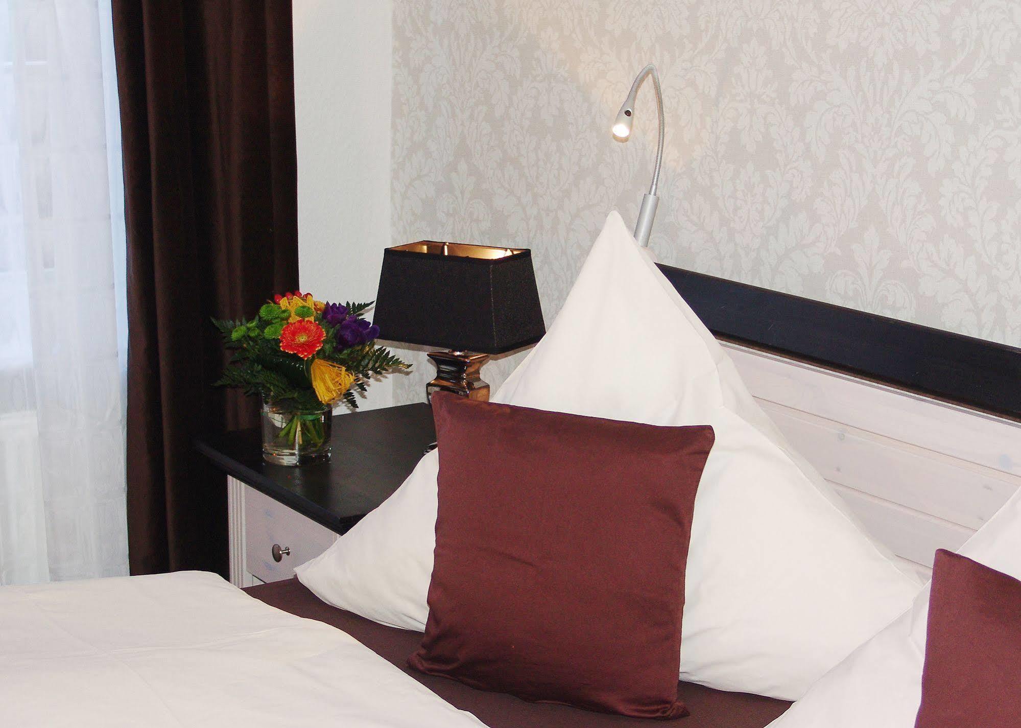 Krummhörn Hotel Garni Landhaus Uttum מראה חיצוני תמונה