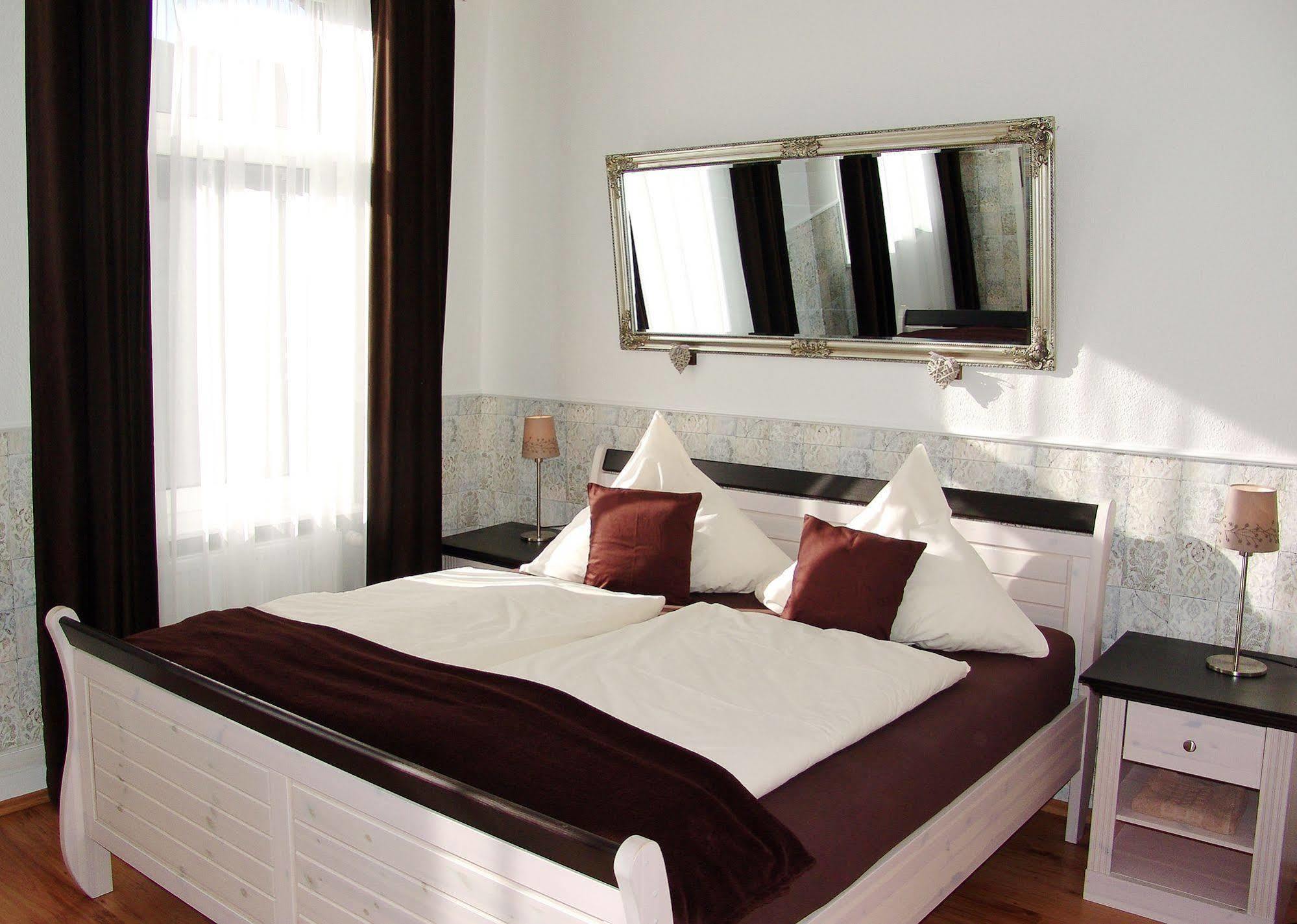 Krummhörn Hotel Garni Landhaus Uttum מראה חיצוני תמונה