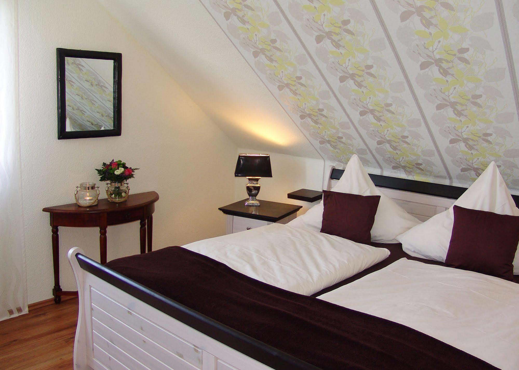 Krummhörn Hotel Garni Landhaus Uttum מראה חיצוני תמונה