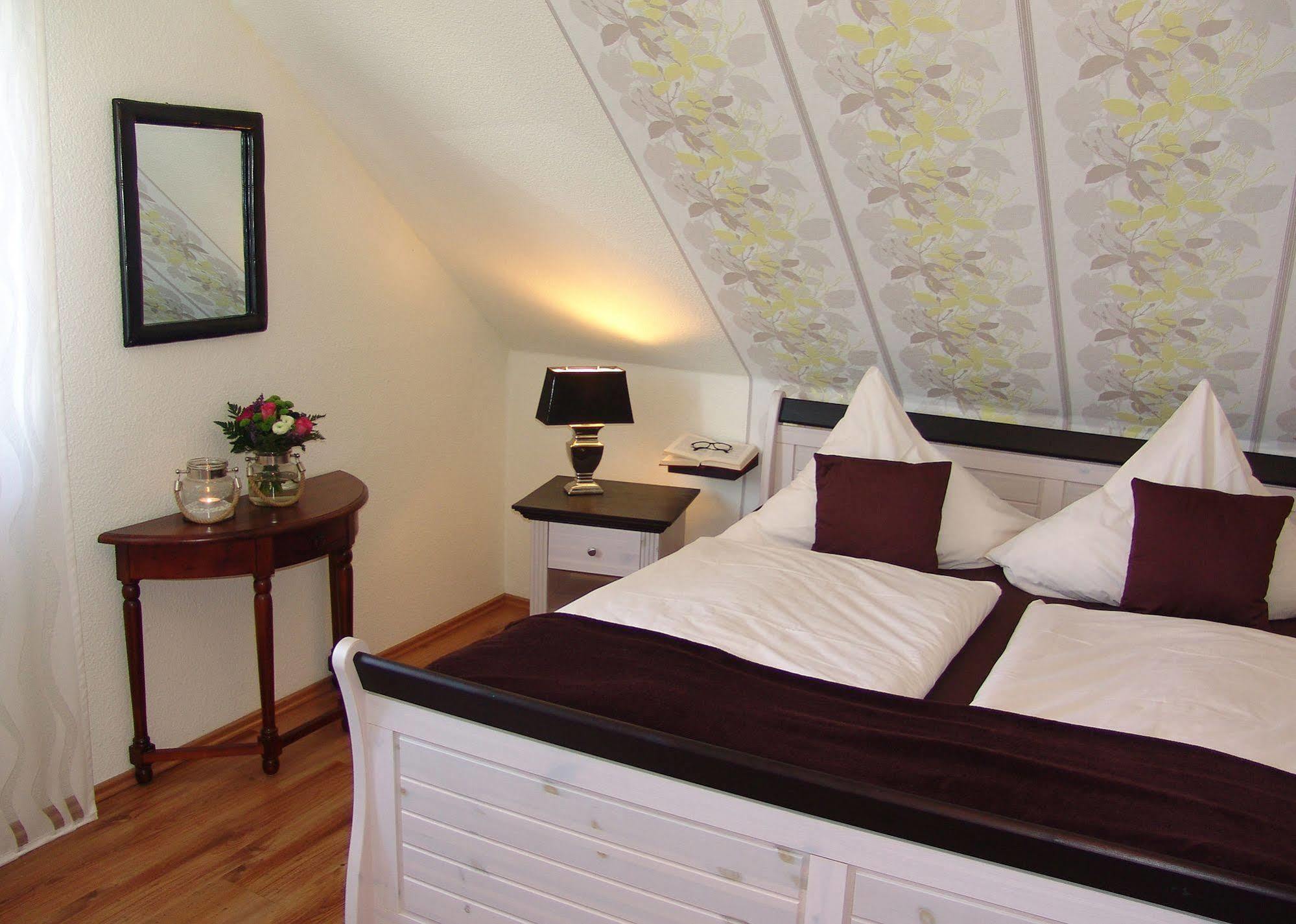 Krummhörn Hotel Garni Landhaus Uttum מראה חיצוני תמונה