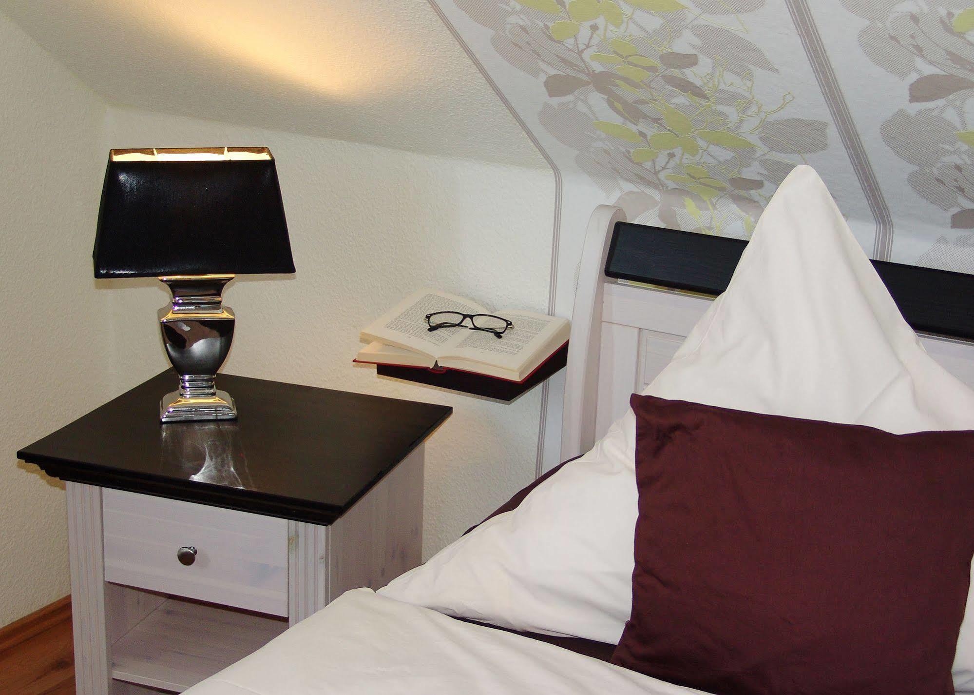 Krummhörn Hotel Garni Landhaus Uttum מראה חיצוני תמונה