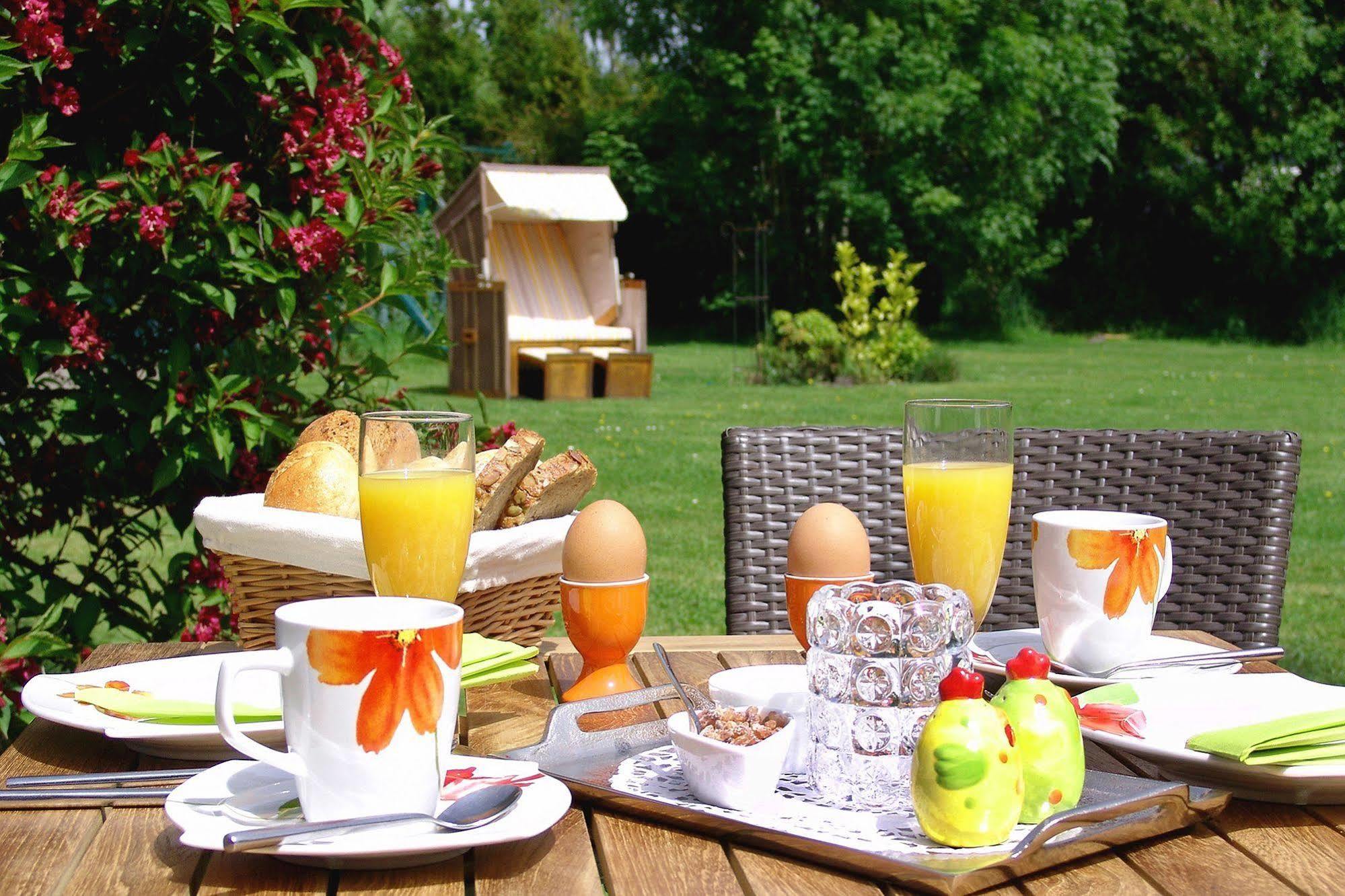 Krummhörn Hotel Garni Landhaus Uttum מראה חיצוני תמונה